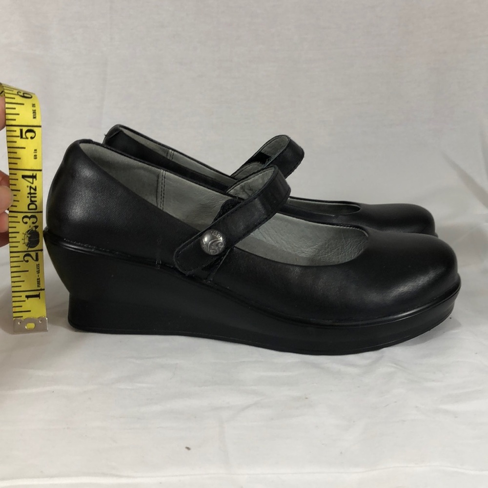 New without box Algeria wedge